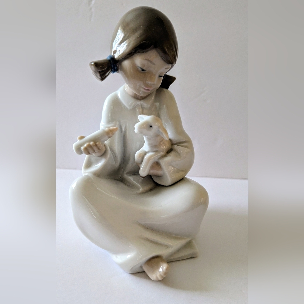 LLADRO NAO "TIME FOR YOUR BOTTLE" #1275